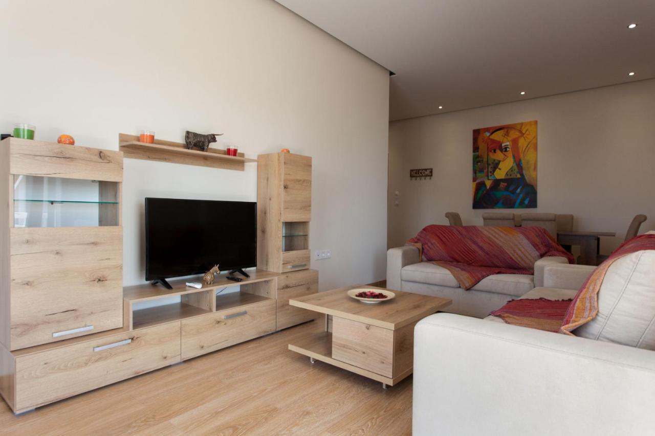Modern Apt In Glyfada A Breath Away From The Sea - The View Атина Екстериор снимка