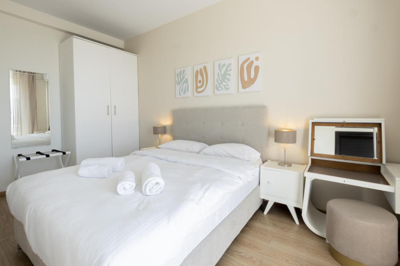 Modern Apt In Glyfada A Breath Away From The Sea - The View Атина Екстериор снимка