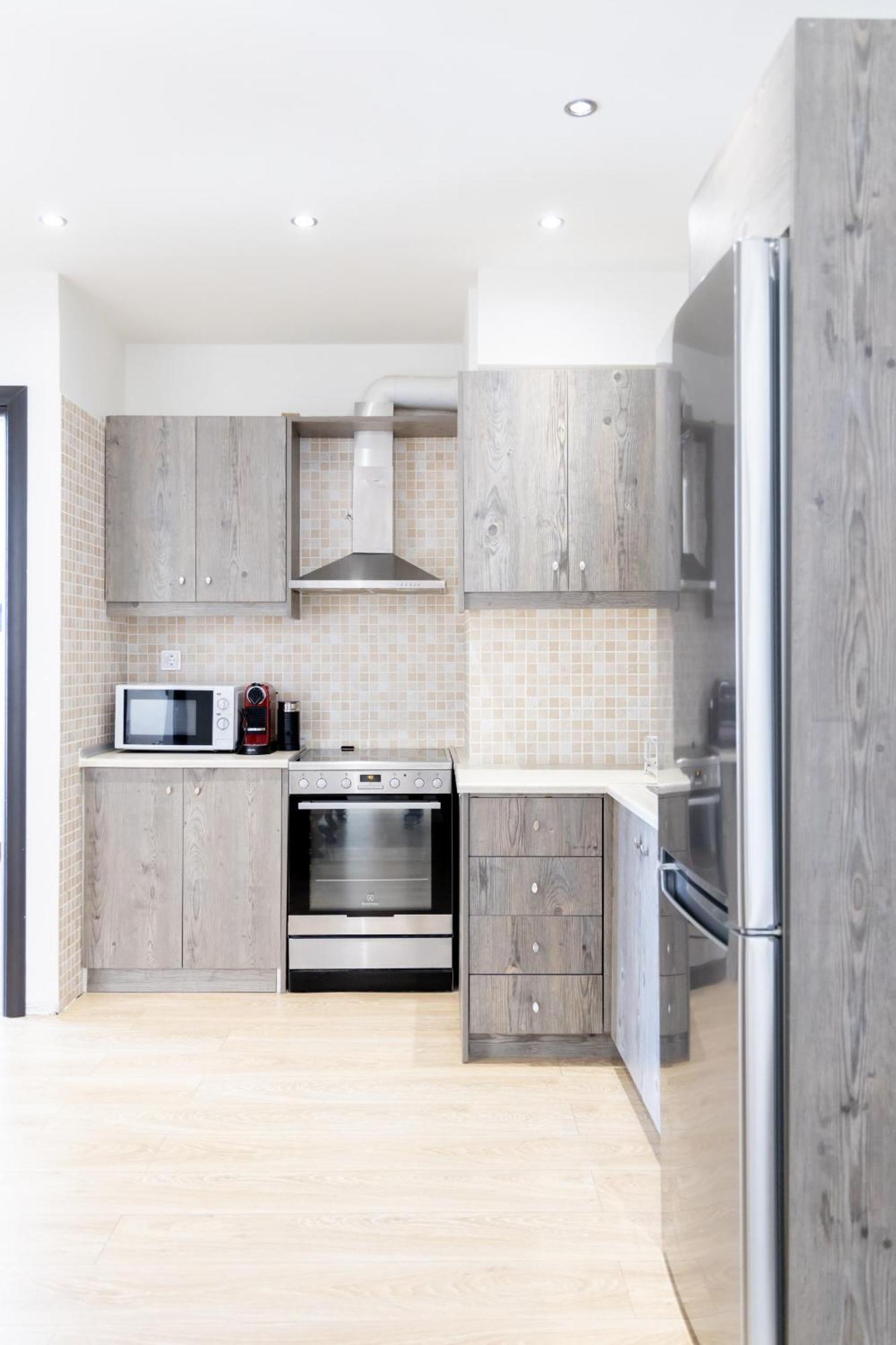 Modern Apt In Glyfada A Breath Away From The Sea - The View Атина Екстериор снимка